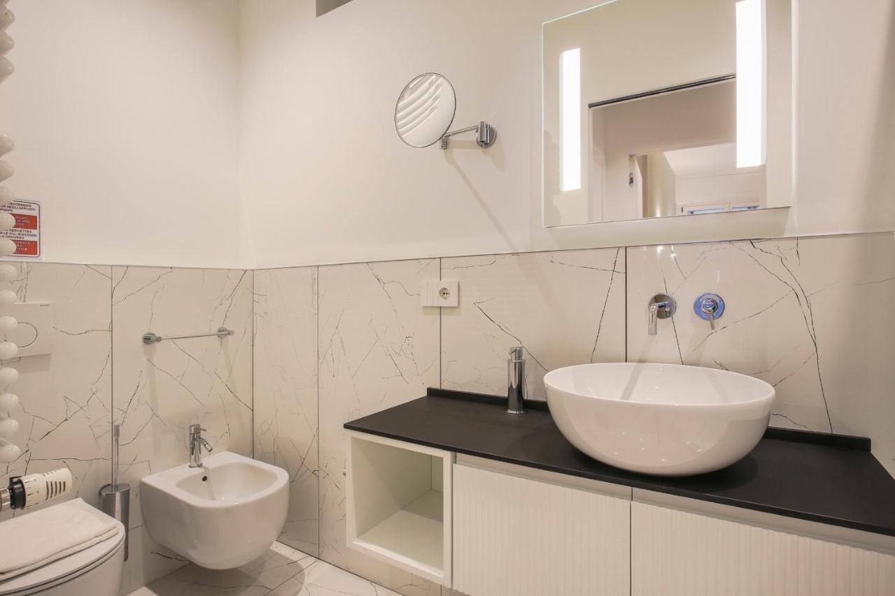 Repubblica Suite Ii-Hosted By Sweetstay Milan Bagian luar foto